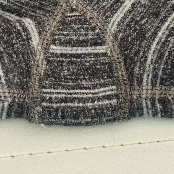 EUC Lululemon small Cropped Leggings gray striped poss Wunder Under sz 6 - Picture 5 of 5